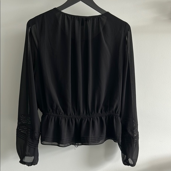 ✨Host pick✨Ever New Black Blouse with Chic Design excellent condition - Picture 4 of 7